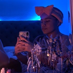 Meet your Posher, Laura Hernandez ❤️